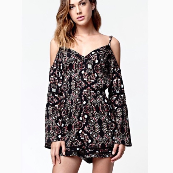 Kendall & Kylie Pants - Kendall & Kylie Bell Sleeve Cold Shoulder Romper M